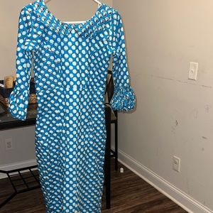 Long dress with puffy sleeves